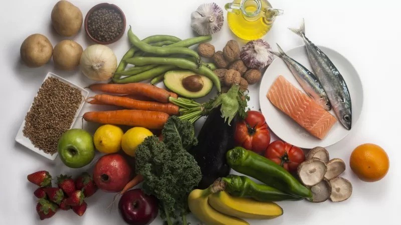 Alimentos atuam como transportadores de nutrientes para o corpo humano (Foto: GETTY IMAGES via BBC)