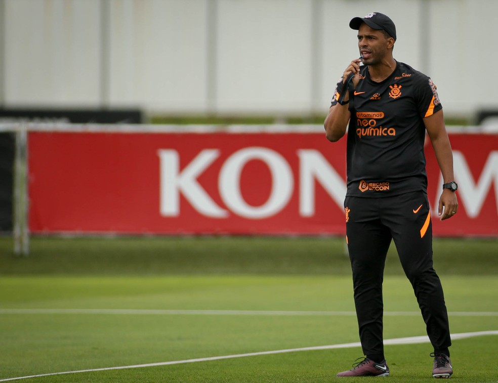 Como trajetória de Scaloni na Argentina reforça convicção do Corinthians por Lázaro