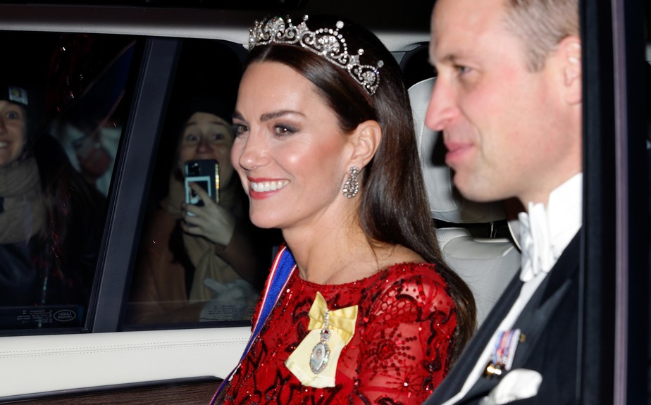 A princesa Catherine (Kate Middleton) e o príncipe William a caminho do Boas-Vindas do Corpo Diplomático do Reino Unido no Palácio de Buckingham