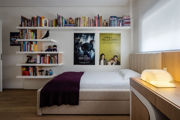 Um apartamento minimalista e atemporal com mobiliário brasileiro (Foto: Divulgação)