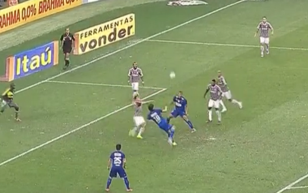 Voleio no Maraca: Marcelo Moreno vence na enquete de gol mais bonito