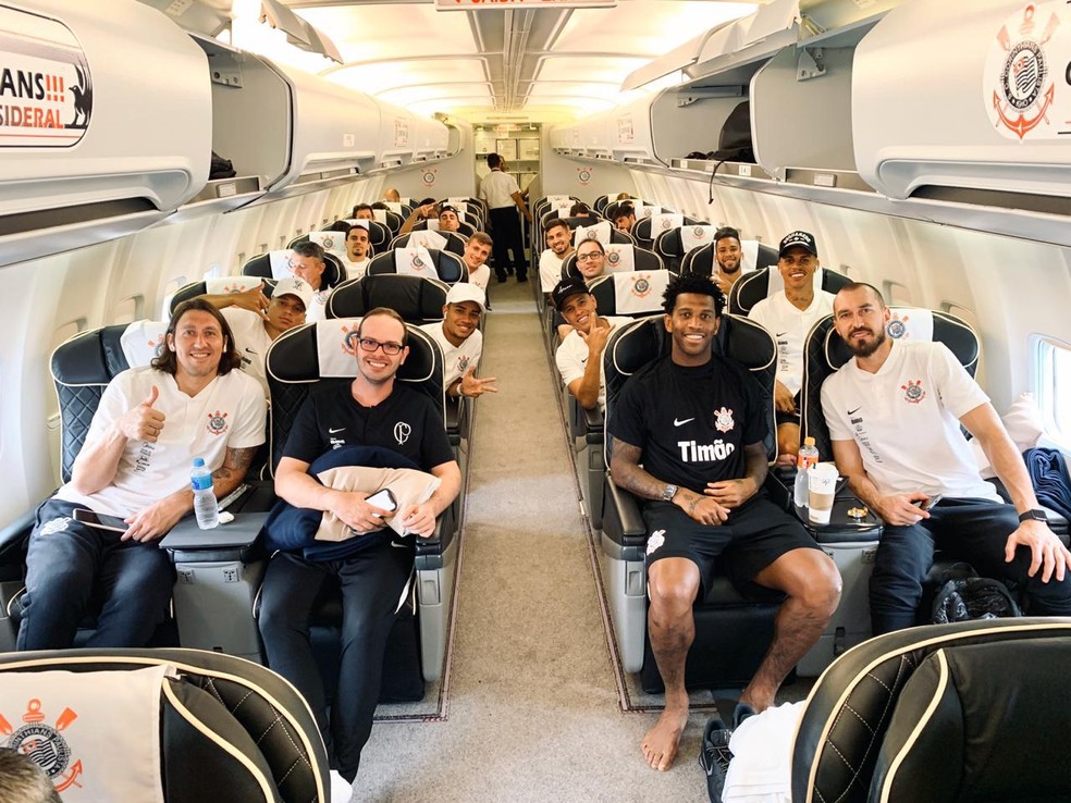 Corinthians decide fretar avião para elenco nos dois primeiros jogos do Brasileirão