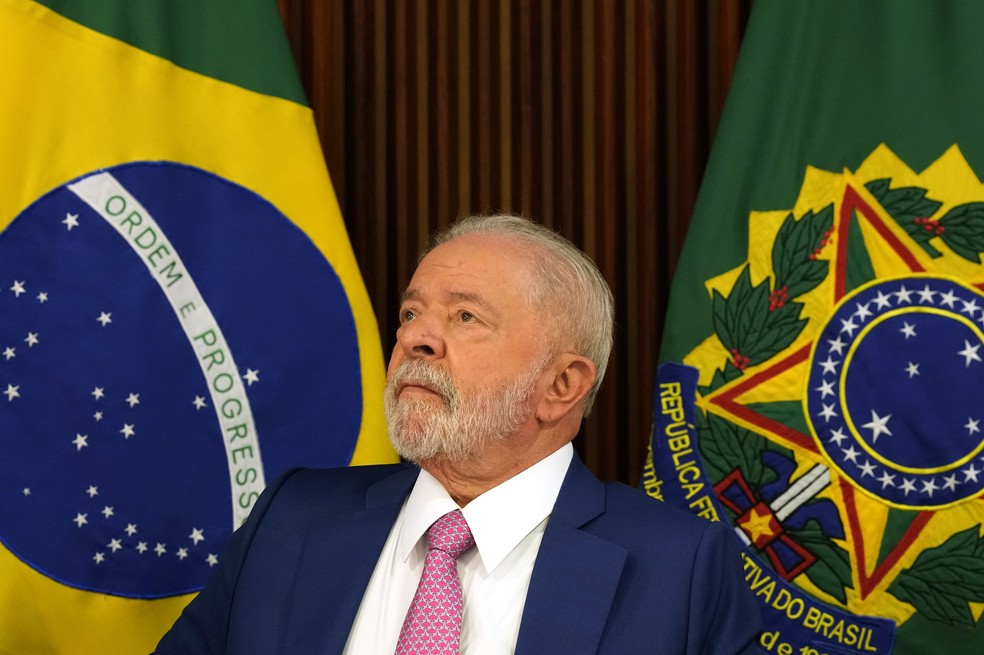 Lula durante a reunião ministerial — Foto: Eraldo Peres/AP