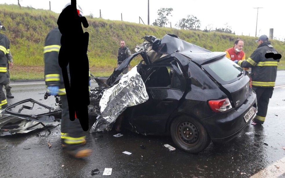 Segundo bombeiros, motorista fez ultrapassagem proibida (Foto: Arquivo Pessoal)