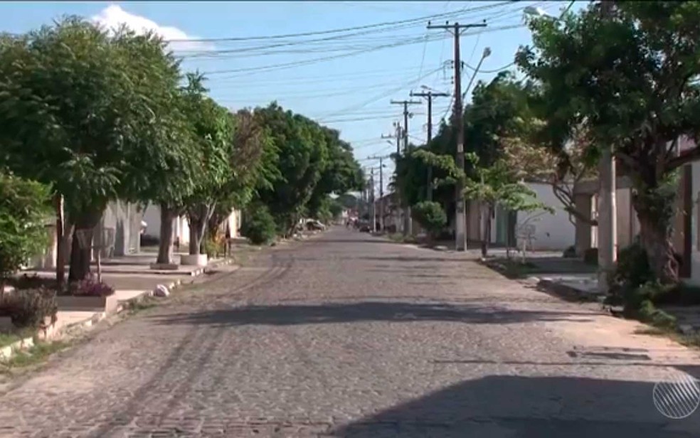 Rua do bairro Brasília onde o bebê com cerca de oito dias foi abandonado na Bahia (Foto: Imagem/TV Subaé)