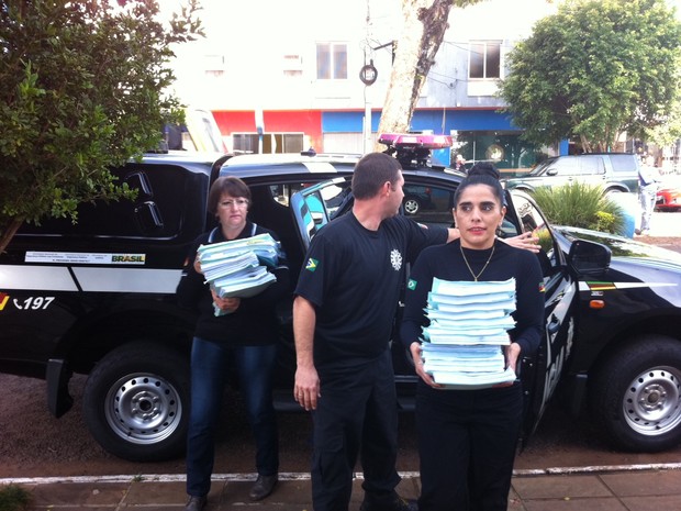 Polícia Civil entrega inquérito em Três Passos (Foto: Estêvão Pires/G1)