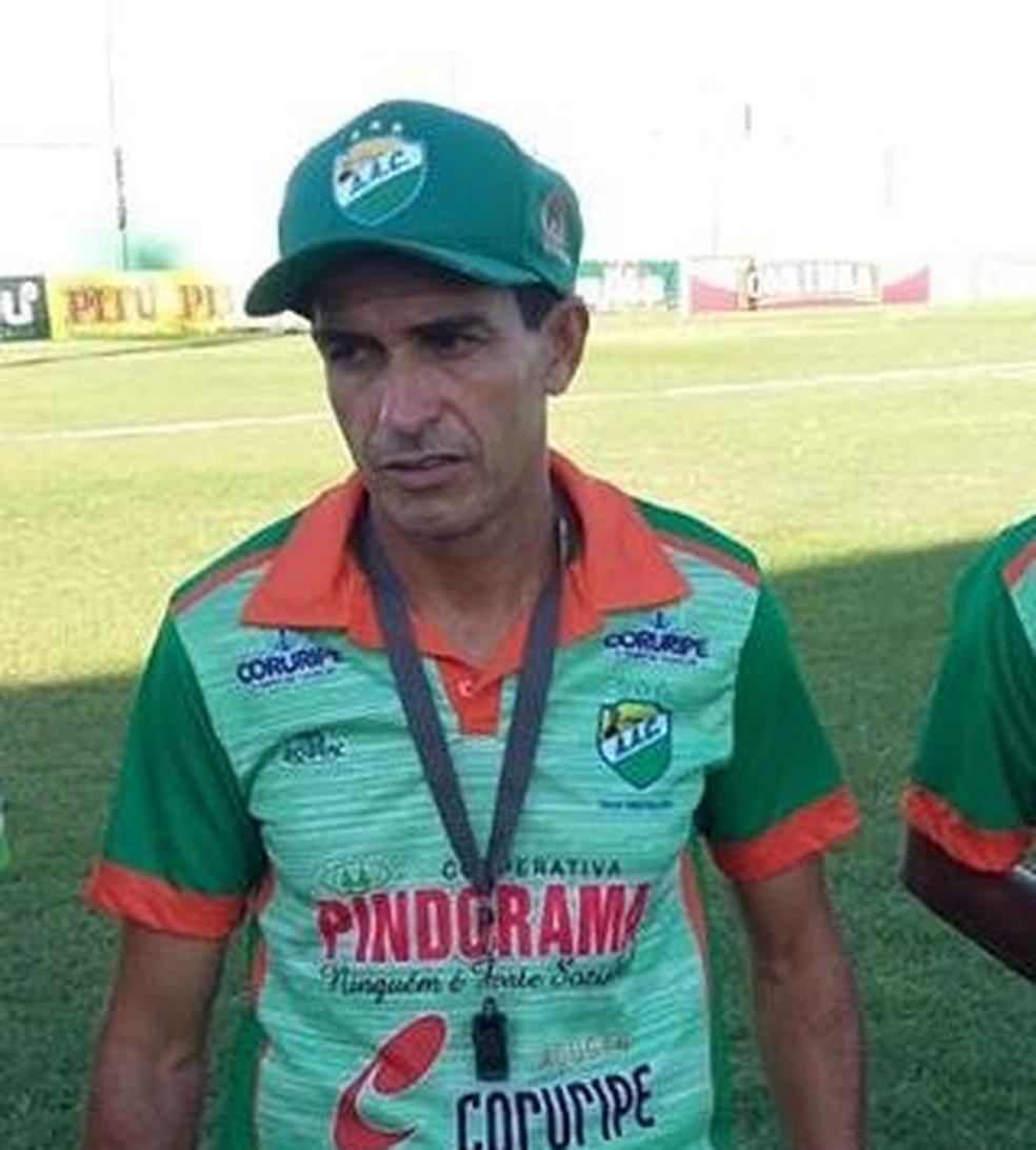 Elenilson Santos, treinador do Coruripe — Foto: Agapito Santana
