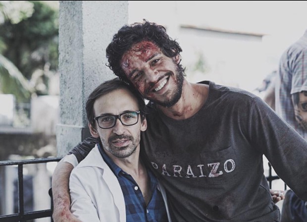 Julio Andrade e Pedro Lamin nos bastidores de 'Sob Pressão' (Foto: Reprodução/Instagram)