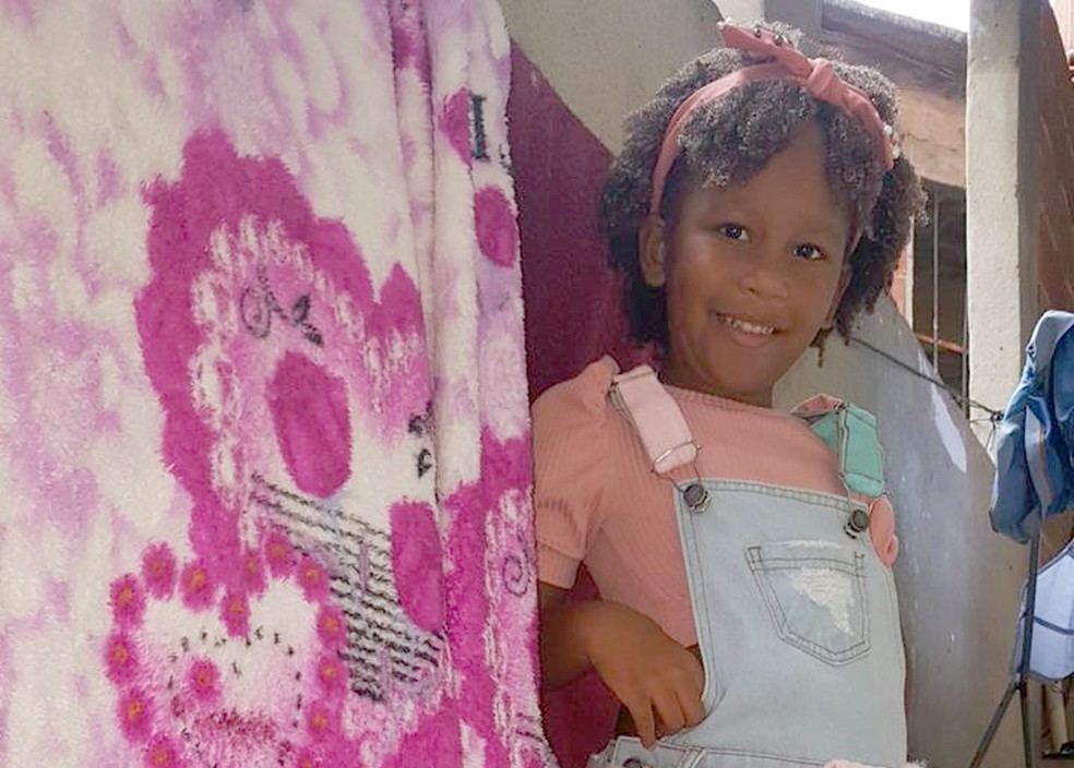 A menina Alice, morta por bala perdida no Morro do Turano — Foto: Reprodução