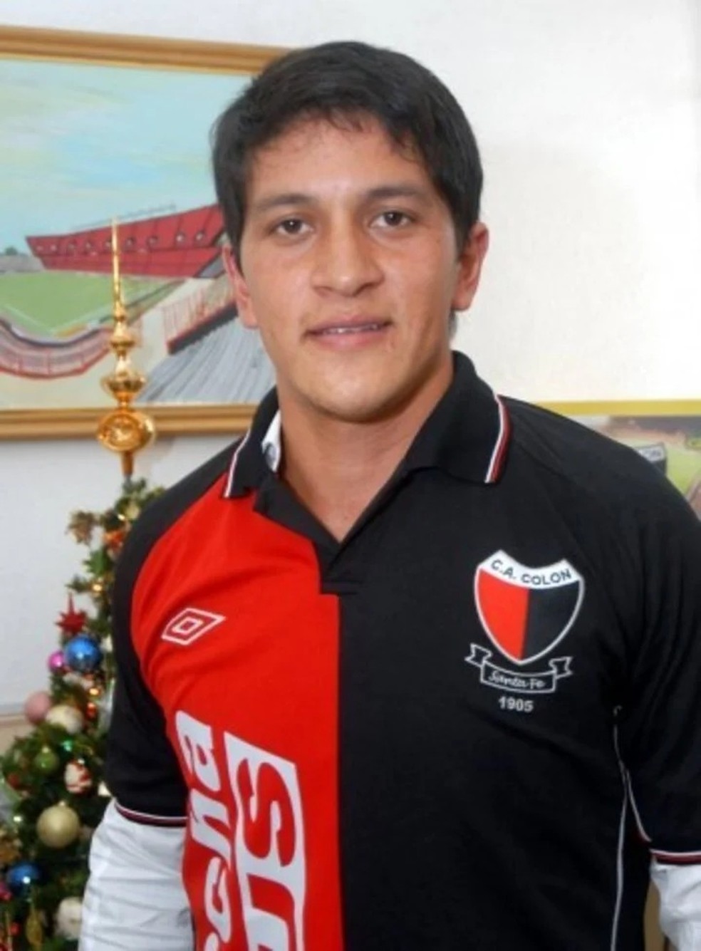 Cano com a camisa do Colón, seu último clube na Argentina em 2011 — Foto: Divulgação