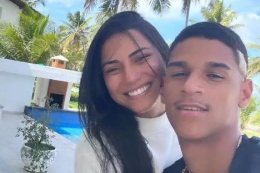Luva de Pedreiro com a bi�loga T�vila Gomes � Foto: Reprodu��o