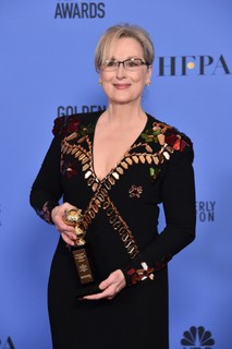 O discurso de Meryl Streep no Globo de Ouro ganha repercussão internacional: atriz criticou duramente Donald Trump, presidente-eleito dos Estados Unidos, e ganhou apoio de celebridades e fashionistas