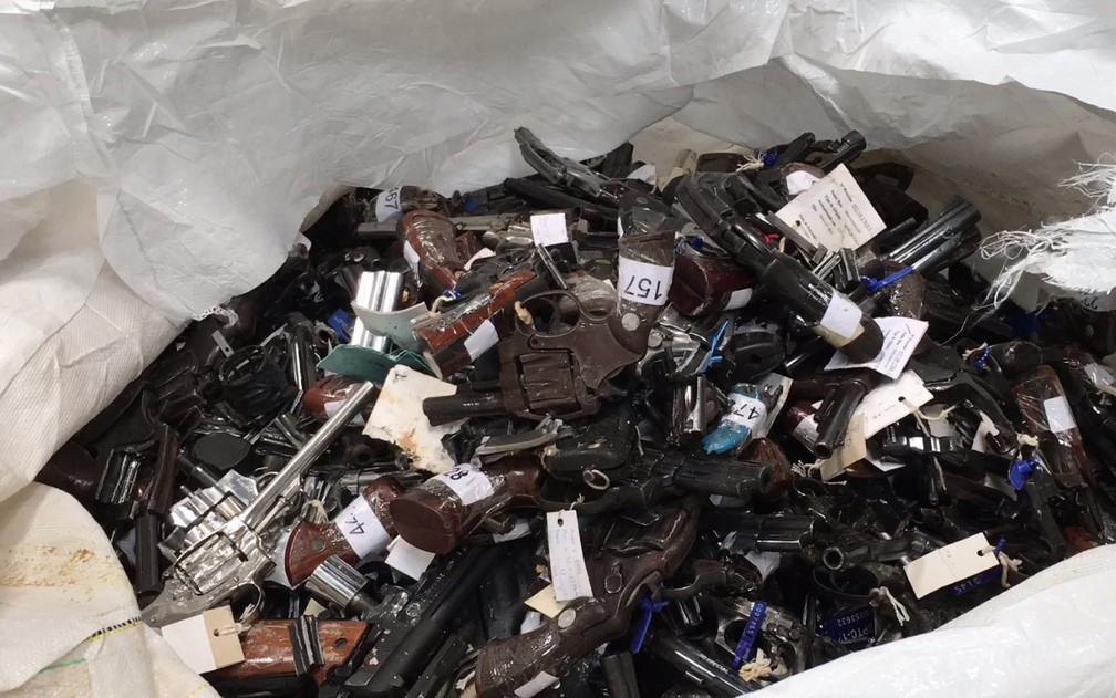 Armas apreendidas em SP com bandidos são destruídas pelo Exército em Barueri (Foto: Serviço de Fiscalização de Produtos Controlados do Exército/divulgação)
