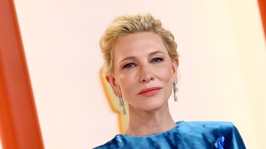 Mulheres 50+ brilham no Oscar 2023 com looks de beleza inspiradores 