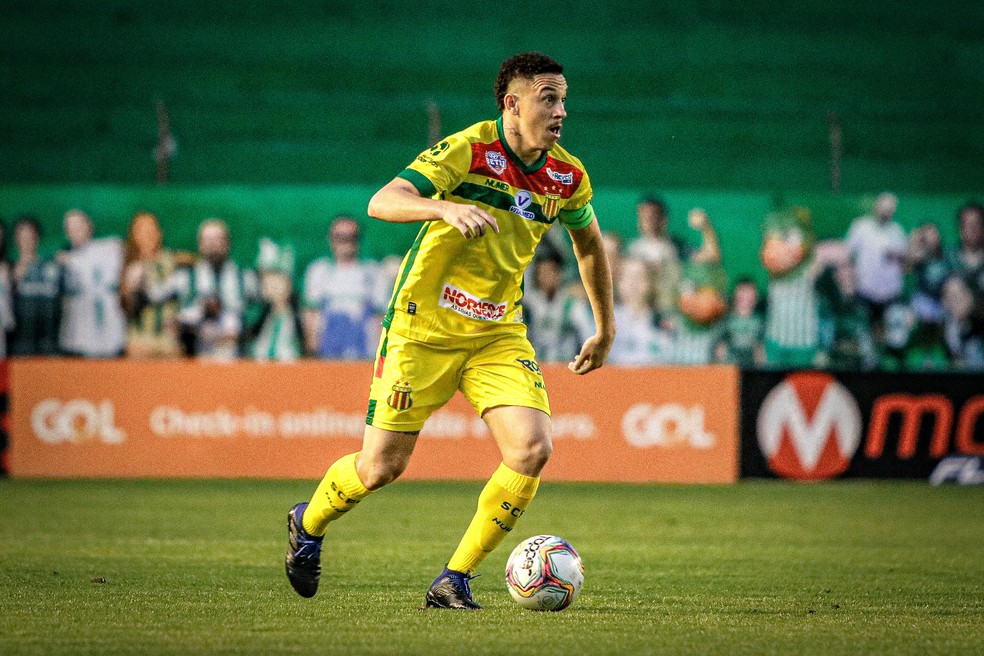 Luís Gustavo tem sido titular da lateral direita do Sampaio — Foto: Lucas Almeida/L17 Comunicação