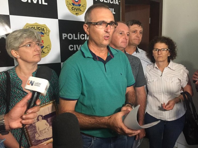 Filhos registraram boletim de ocorrência na Polícia Civil em Lucas do Rio Verde e conversaram com a imprensa — Foto: João Ricardo da Cruz/Cenário MT