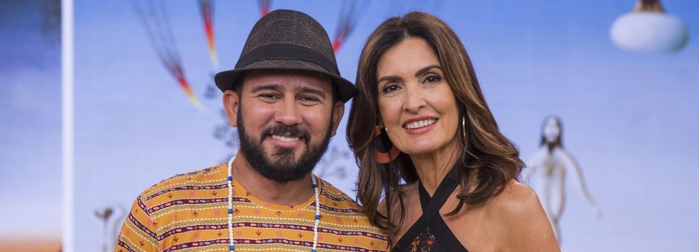 O poeta Bráulio Bessa e a apresentadora Fátima Bernardes — Foto: Artur Meninea/Gshow