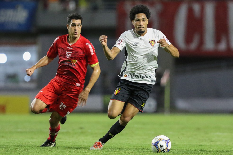 Hernane disputou a Série B de 2019 como titular no Sport, que conquistou o acesso à Série A — Foto: Marlon Costa / Pernambuco Press
