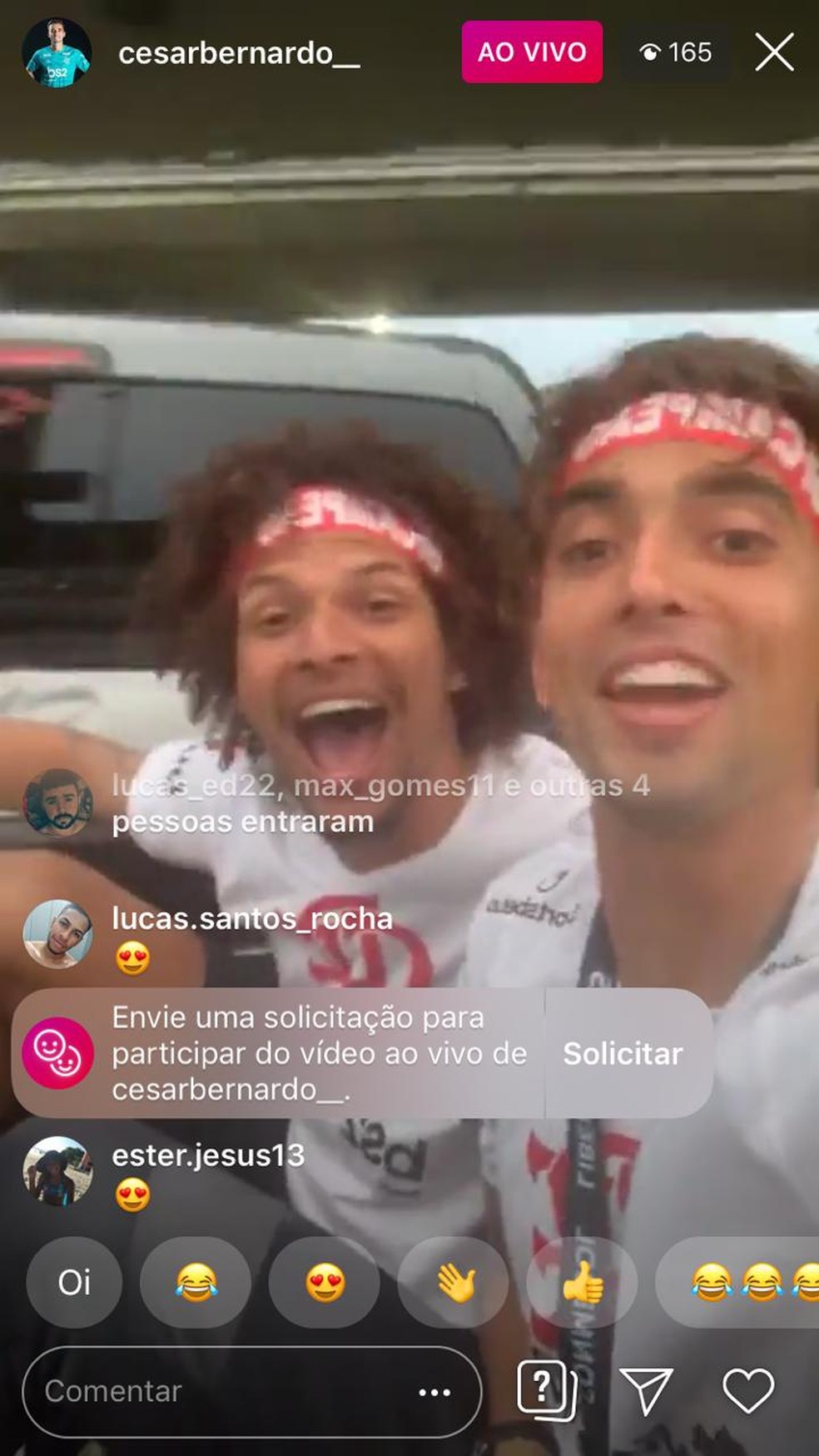 Ar&atilde;o e C&eacute;sar na live durante a carona para casa &mdash; Foto: Reprodu&ccedil;&atilde;o / Instagram