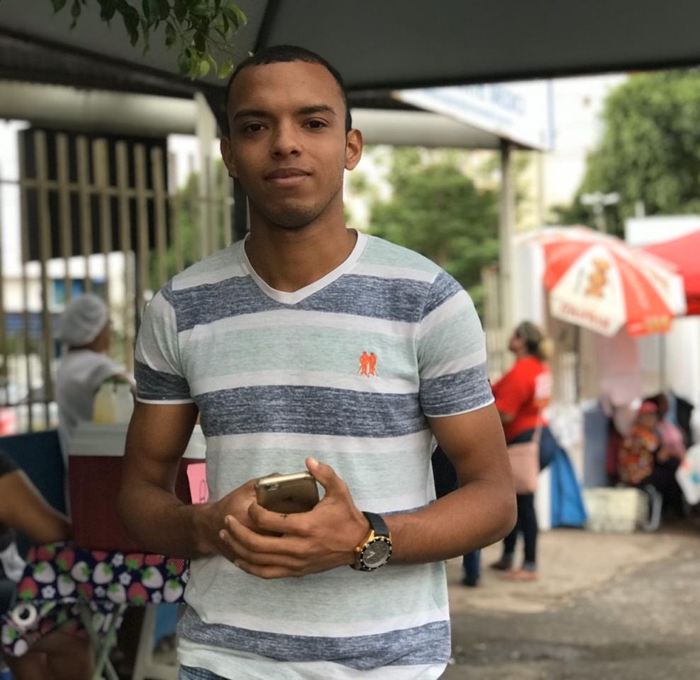 Douglas presta o Enem em Cuiabá — Foto: Kessillen Lopes/ G1