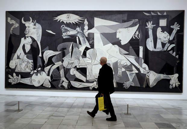 O quadro Guernica, do pintor espanhol Pablo Picasso, completa 80 anos com exposição  no Museu Rainha Sofia (Foto: Chema Moya/EFE)
