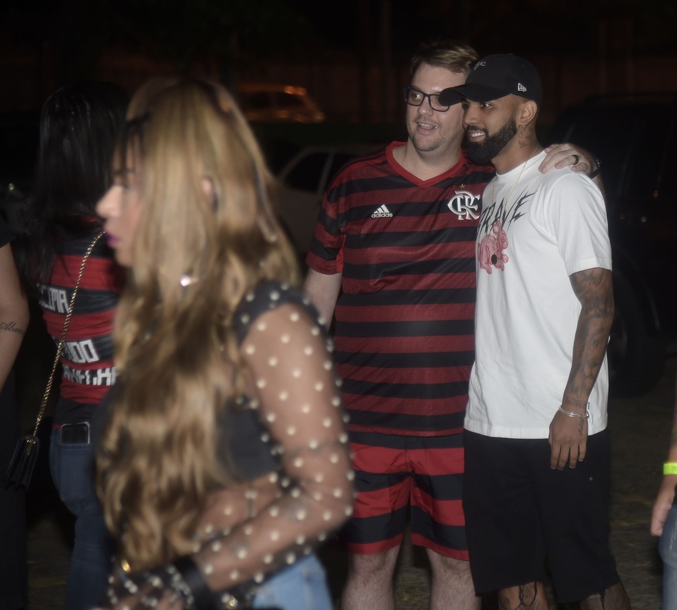 Gabigol chega para a festa do Flamengo — Foto: André Durão