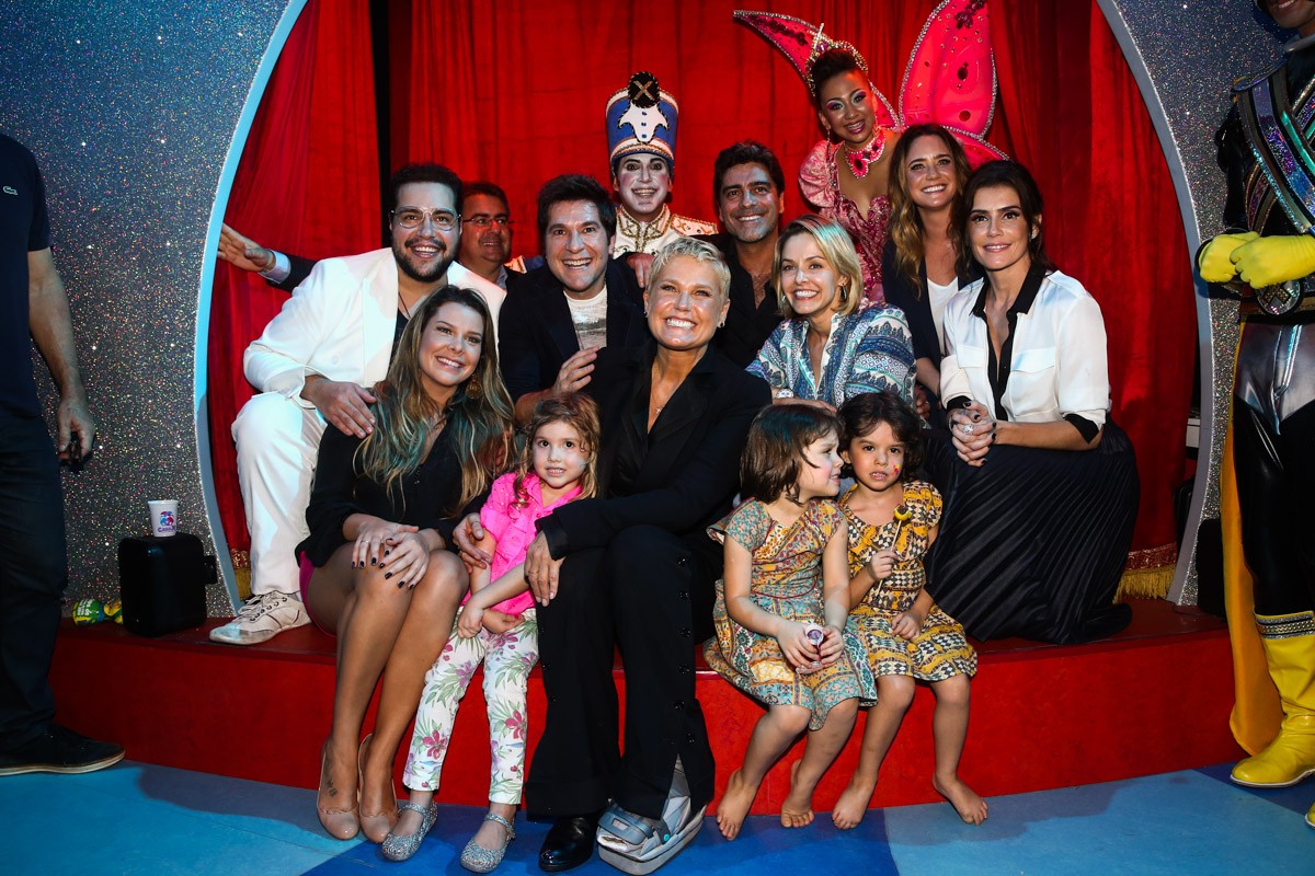 Xuxa posou com os famosos (Foto: Manuela Scarpa/Photo Rio News)