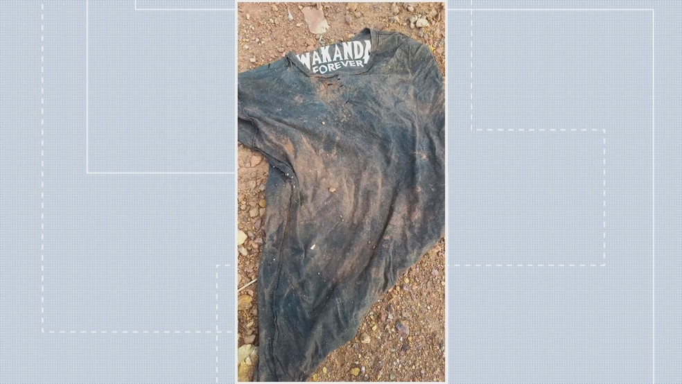 Camiseta de homem que foi sequestrado e agredido, no DF — Foto: Reprodução