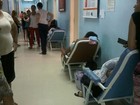 Mães ficam em cadeiras no corredor de maternidade após dar à luz, em RR