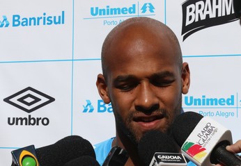 F. Bastos vê oscilação normal e pede tempo para Grêmio ser convincente