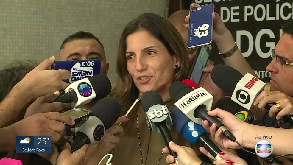 Delegada Bárbara Lomba dá coletiva sobre assassinato de pastor — Foto: Reprodução / TV Globo