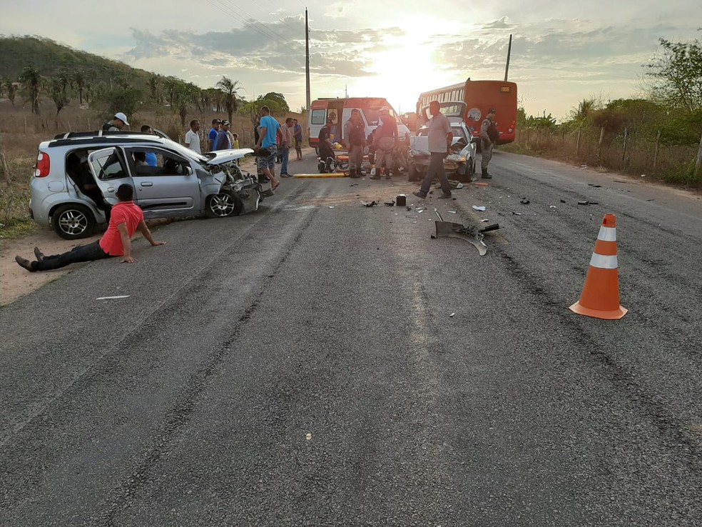 Equipe do BPTran ajudou a controlar o trânsito no trecho do acidente — Foto: Divulgação/BPTran