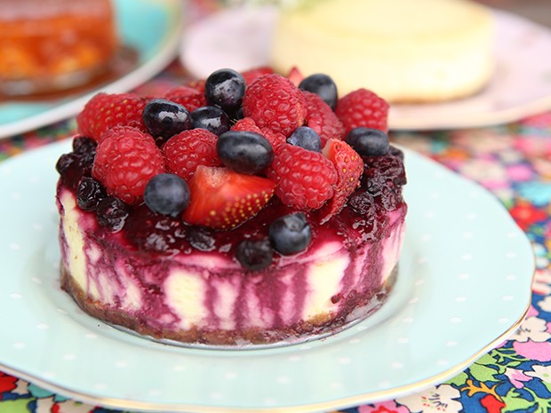Cheesecake de frutas vermelhas relembra a popularidade dessa delícia em 1940 (Foto: Divulgação)