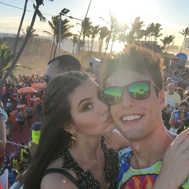 Camila Queiroz e o namorado, Lucas Cattani (Foto: Reprodução/Instagram)