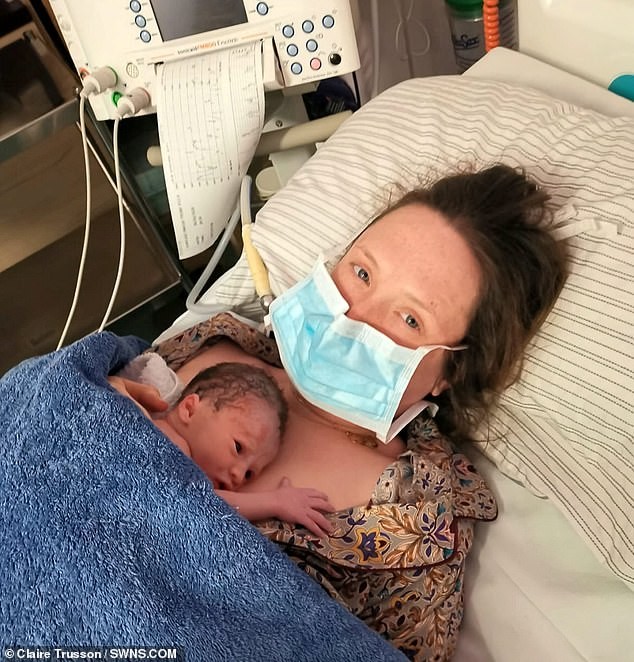 Mãe com coronavírus dá à luz em sala de luto (Foto: Claire Trusson/SWNS.COM)