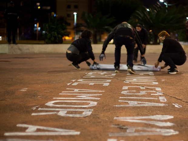 Intervenção artística em SP espalha mensagens contra o coronavírus (Foto: Nátasha Fernández / Divulgação)
