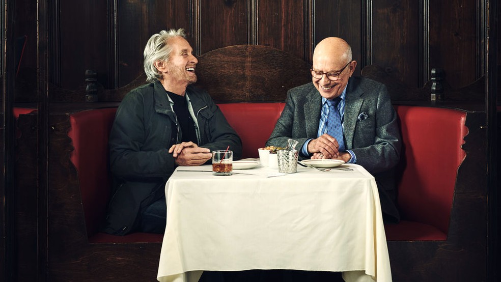 Michael Douglas e Alan Arkin: amigos rabugentos com a velhice — Foto: Divulgação