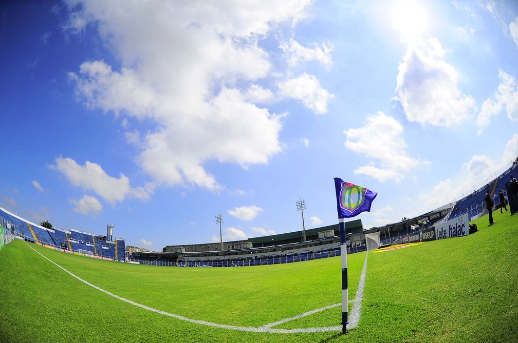 Anacleto Campanella, estádio do São Caetano — Foto: Marcos Ribolli