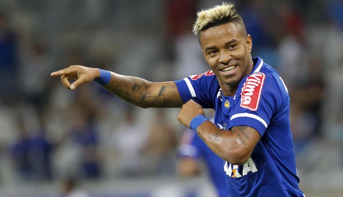 Rafael Silva: média de um gol por jogo e dor de cabeça boa para Deivid