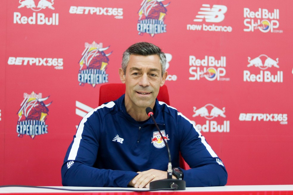 Técnico Pedro Caixinha, do Bragantino, durante coletiva de imprensa — Foto: Danilo Sardinha/ge