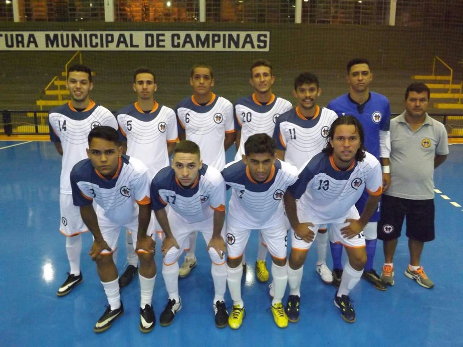 Longe dos gramados, Gustavo Scarpa brilha com trÃªs gols em jogo de futsal