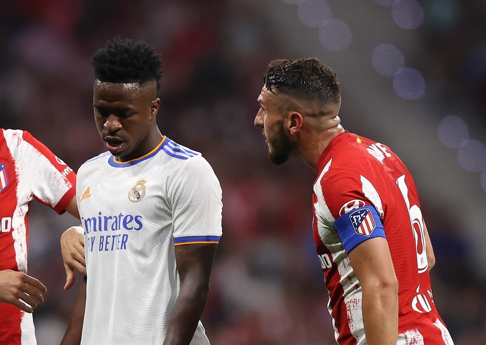 Koke e Vinicius Junior já discutiram em clássicos anteriores entre Real Madrid e Atlético — Foto: Gonzalo Arroyo Moreno/Getty Images)