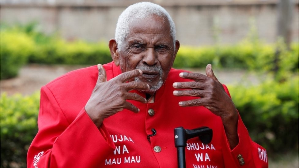 O veterano da rebelião Mau Mau Gitu wa Kahengeri condena as ações britânicas, mas diz se enlutar pela morte da rainha. (Foto: Reuters via BBC)
