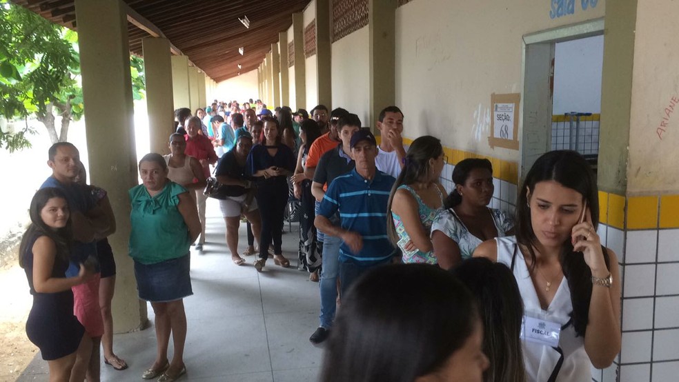 Moradores de Pedro Avelino enfrentaram filas para votar na eleição suplementar deste domingo (3) (Foto: Hugo Andrade/Inter TV Cabugi)