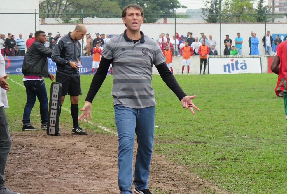 Ricardo Costa durante jogo da Portuguesa Santista: dois acessos em quatro anos na Segundona â€” Foto: Ivair Vieira Jr
