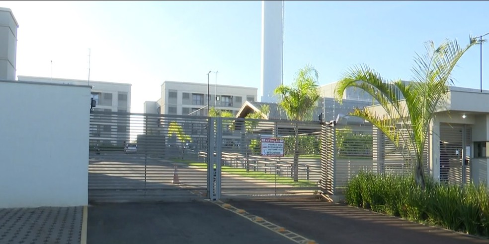 Condomínio de prédios onde suspeito foi morto em confronto com a Polícia Militar em Londrina (PR) — Foto: Reprodução/RPC