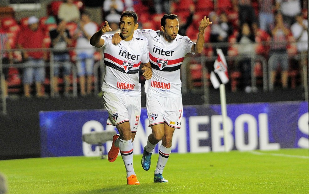 Diego Souza e Nenê são dois dos nove reforços do Sâo Paulo na temporada (Foto: Marcos Ribolli)