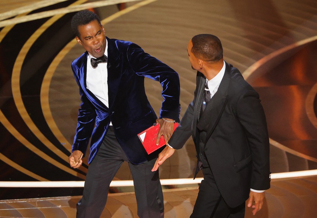 Will Smith bate em Chris Rock na cerimônia do Oscar 2022 — Foto: Brian Snyder/Reuters