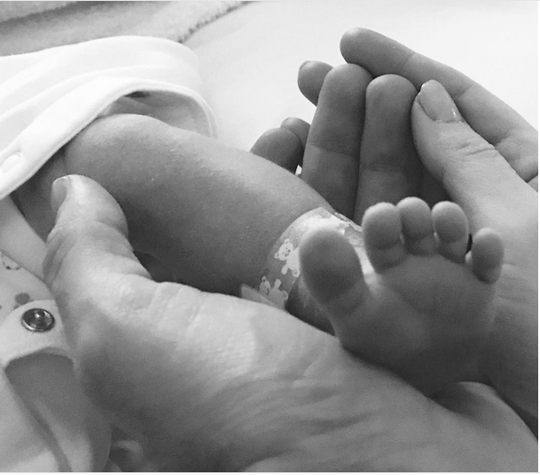 O bebê recém-nascido da ex-Spice Girl Geri Horner (Foto: Instagram)