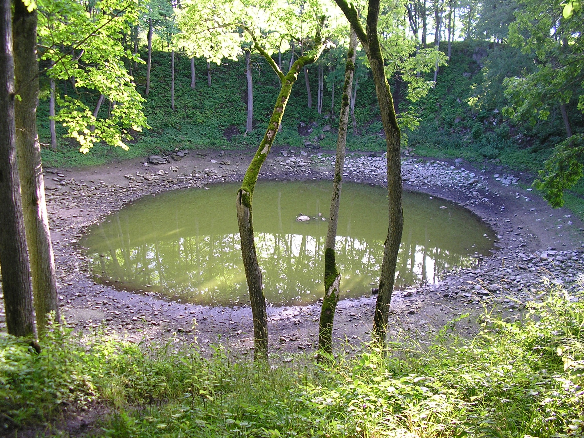 A maior das crateras de Kaali - Estônia (Foto: Wikimedia Commons)